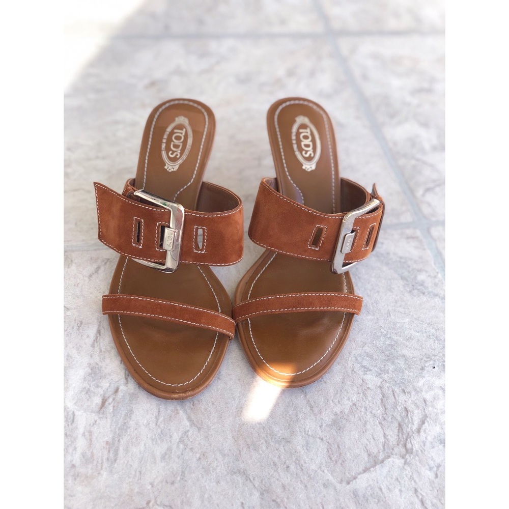 TOD’S Suede Heels in camel with adjustable strap